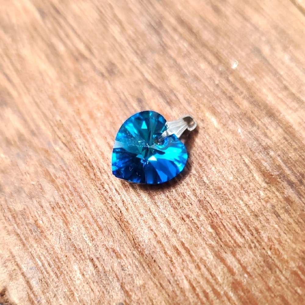Breathtaking Sapphire Glass Heart Pendant‎ P276